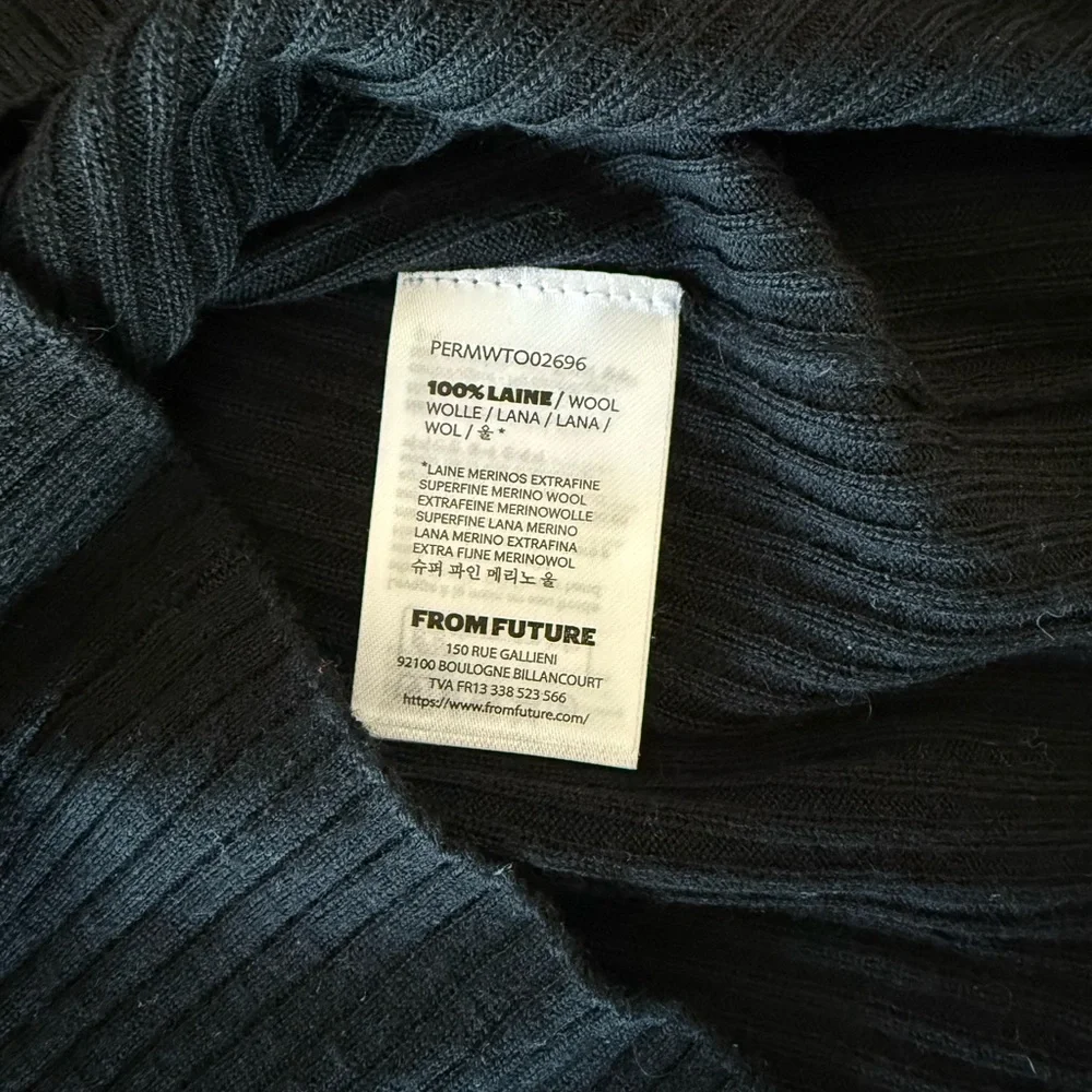 From Future Y2K 100% Wool Black Ribbed Sweater With Heart Cut Out NWT - Picture 5 of 5